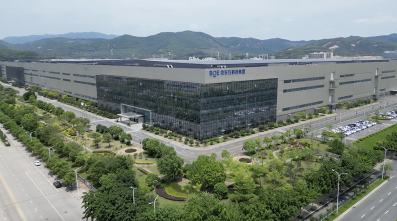 实探显示“灯塔”：智能技术“照亮”制造全程