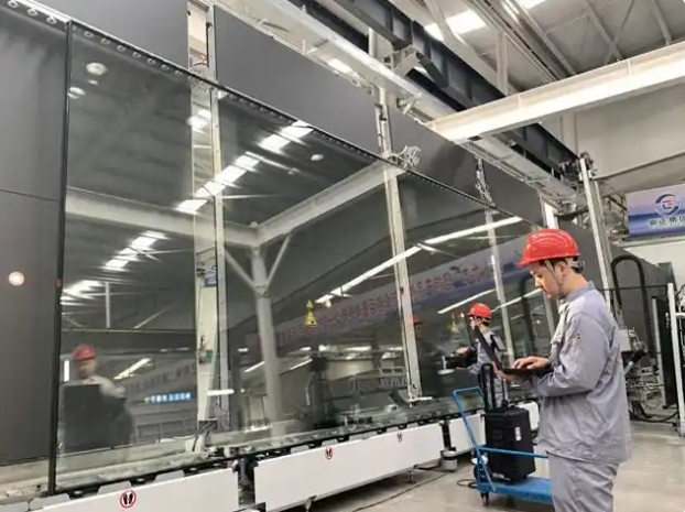 全球尺寸最大智能制造4SG中空玻璃在淄博下线